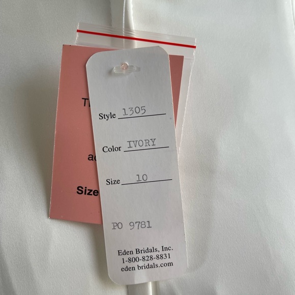 Wedding dress - Picture 11 of 13